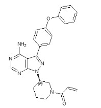 La siguiente estructura para el Ibrutinib es un inhibidor de la quinasa. Es un sólido blanco a blanquecino con la fórmula empírica C25H24N6O2 y un peso molecular de 440,50. El ibrutinib es libremente soluble en dimetilsulfóxido, soluble en metanol y prácticamente insoluble en agua. El nombre químico del ibrutinib es 1-[(3R)-3-[4-amino-3-(4-fenoxifenil)-1H-pirazolo[3,4 d]pirimidin-1-il]-1-piperidinil]-2-propen-1-ona y tiene